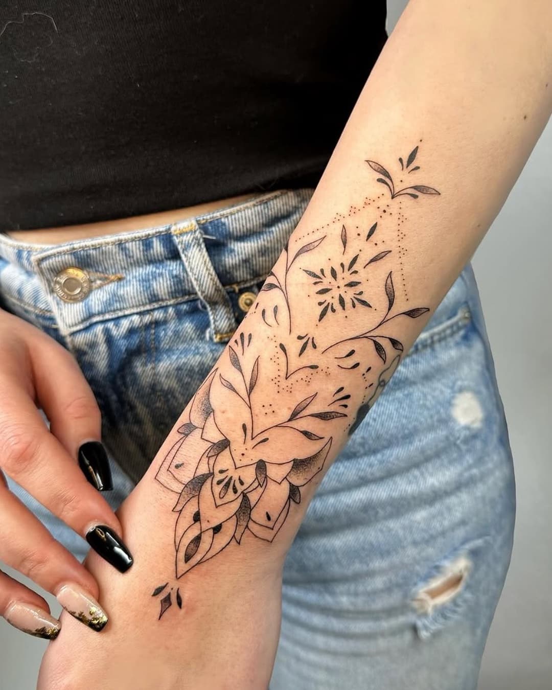 Fine Line tattoo by Hand In Glove Tattoo in Paris, France